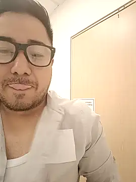 lobo caliente37 online show from April 13, 2026, 8:46 pm