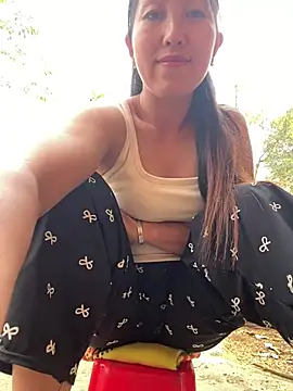 Huonglyna online show from April 16, 2026, 7:20 am