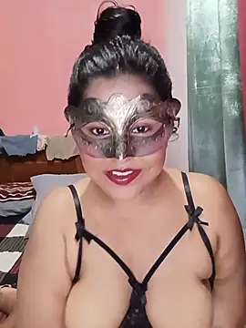 Snapshot of Maskedcurves chatting on July 29, 2026, 3:33 pm Maskedcurves online show from July 29, 2026, 3:33 pm