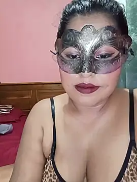 Snapshot of Maskedcurves chatting on July 1, 2026, 3:45 pm Maskedcurves online show from July 1, 2026, 3:45 pm