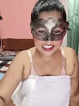 Snapshot of Maskedcurves chatting on June 25, 2026, 5:40 pm Maskedcurves online show from June 25, 2026, 5:40 pm