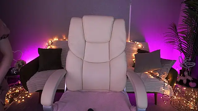 MelaniiePlay online show from May 26, 2026, 2:04 pm