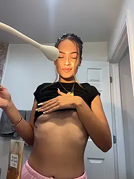 AliciaDx online show from April 15, 2026, 7:58 pm