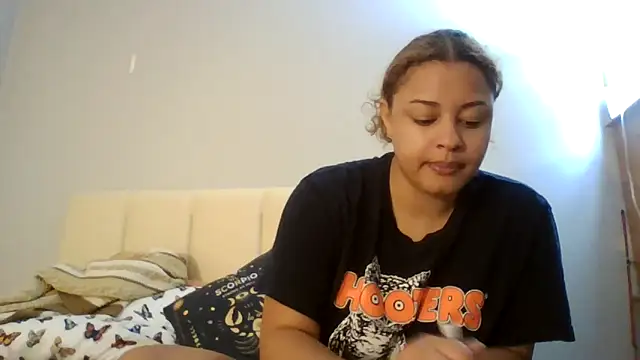 Snapshot of madzbailey chatting on June 6, 2026, 1:44 am madzbailey online show from June 6, 2026, 1:44 am