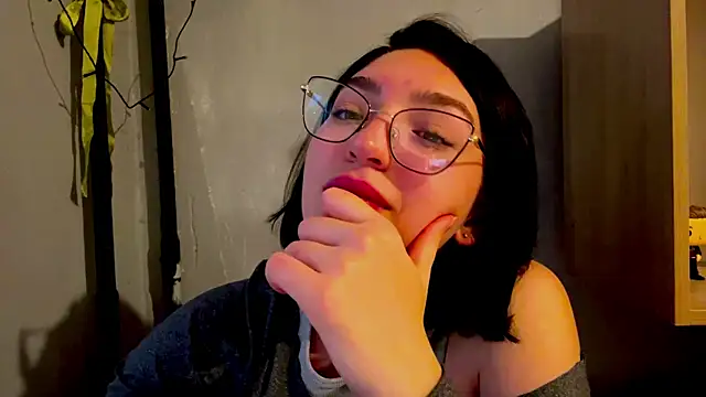 SinfulStarlight online show from April 16, 2026, 1:23 pm