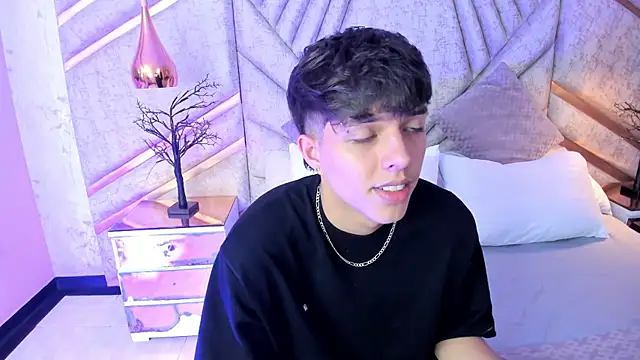 DamiaanXx online show from April 15, 2026, 1:37 pm