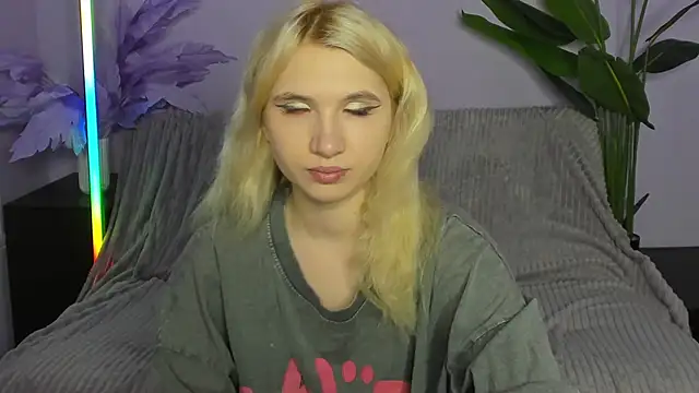 Kitty Blondie online show from April 8, 2026, 2:13 am