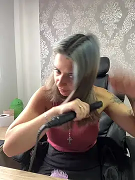 Snapshot of Isabella_varella- chatting on July 9, 2026, 2:16 pm Isabella varella- online show from July 9, 2026, 2:16 pm