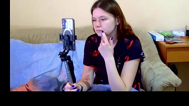 JessicaHolland1 online show from April 7, 2026, 6:37 am