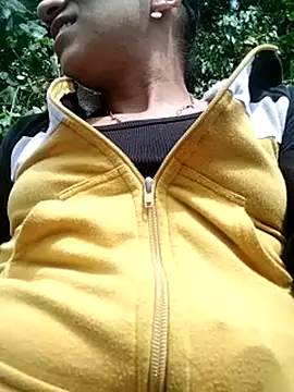 vegonicarouge online show from April 15, 2026, 7:58 pm