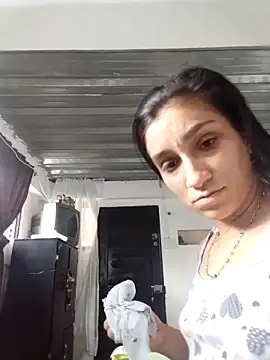 vegonicarouge online show from April 17, 2026, 9:28 pm