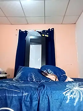 Marialae2735 online show from April 16, 2026, 7:36 pm