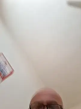 julenvcia online show from April 13, 2026, 1:48 pm