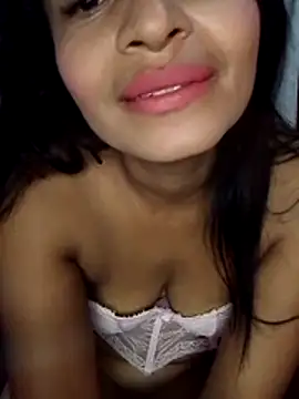 Lia Phone  online show from May 17, 2026, 5:51 am