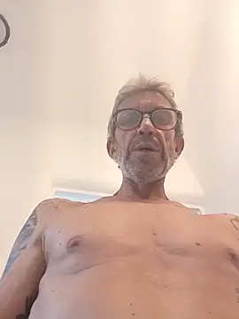 Snapshot of chris-sbh11 chatting on June 17, 2026, 3:55 pm chris-sbh11 online show from June 17, 2026, 3:55 pm