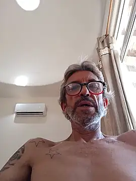 Snapshot of chris-sbh11 chatting on July 28, 2026, 3:21 pm chris-sbh11 online show from July 28, 2026, 3:21 pm