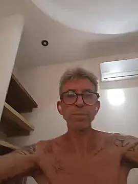 Snapshot of chris-sbh11 chatting on August 6, 2026, 3:51 pm chris-sbh11 online show from August 6, 2026, 3:51 pm