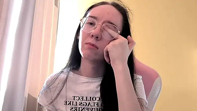 Aria Mur  online show from April 15, 2026, 2:28 am