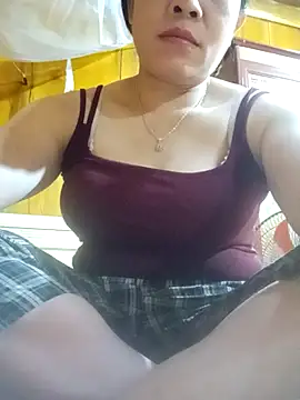 Snapshot of -Luni- chatting on June 13, 2026, 8:07 pm -Luni- online show from June 13, 2026, 8:07 pm