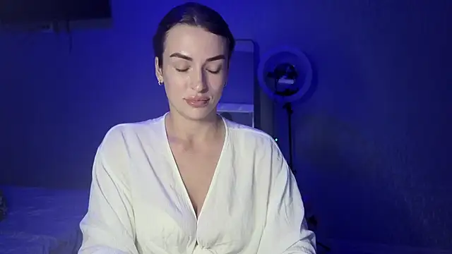 Kira  love1 online show from June 22, 2026, 9:01 pm