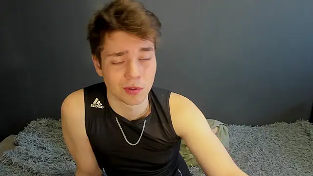 zeriax online show from April 14, 2026, 1:54 am