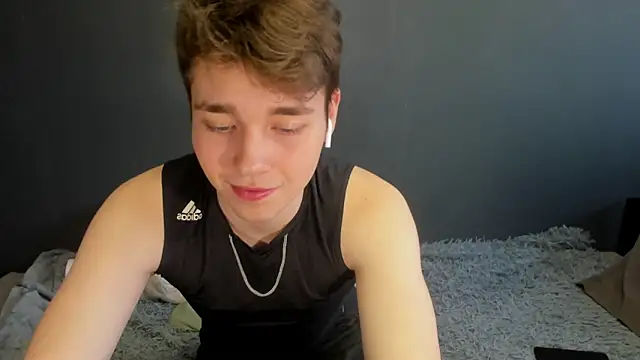 zeriax online show from April 8, 2026, 1:51 am