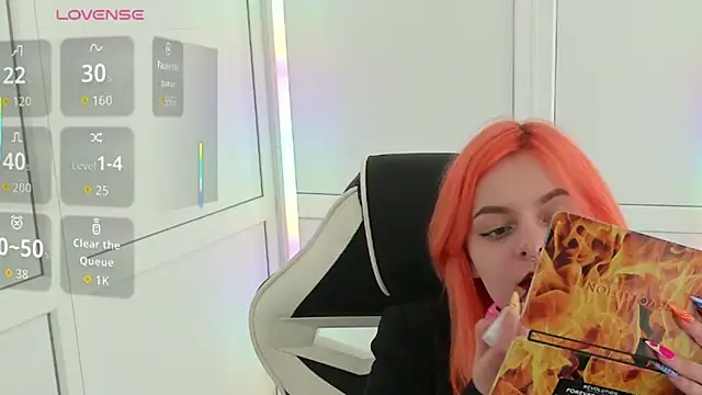 NightLeaf online show from April 8, 2026, 1:12 pm