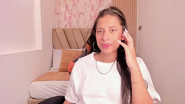 Atiena  online show from April 13, 2026, 8:13 pm