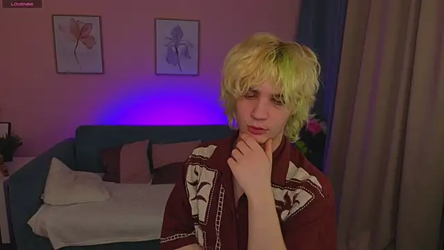 JameMilann online show from April 15, 2026, 8:42 pm