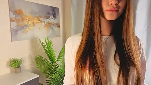 LuraPodraza online show from April 12, 2026, 4:10 pm