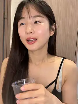 Snapshot of Hinako_0012 chatting on May 27, 2026, 4:20 am Hinako 0012 online show from May 27, 2026, 4:20 am