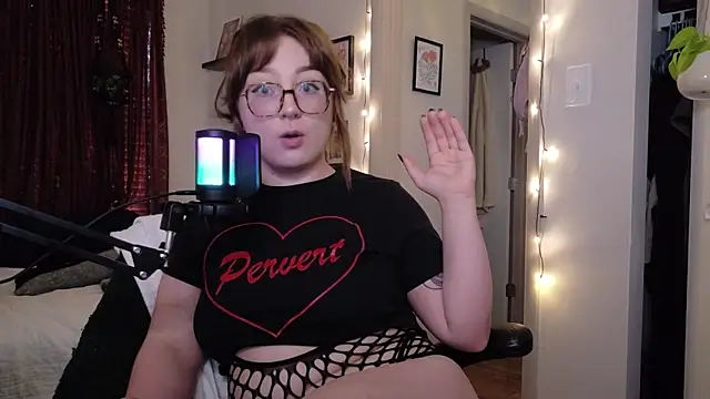 Snapshot of quinniecat chatting on June 1, 2026, 11:04 pm quinniecat online show from June 1, 2026, 11:04 pm