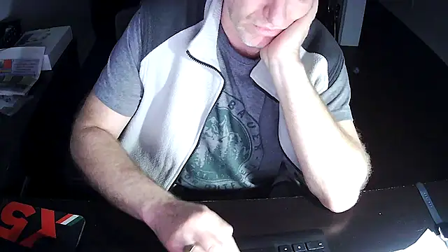 Shalun2000 online show from April 19, 2026, 2:45 am