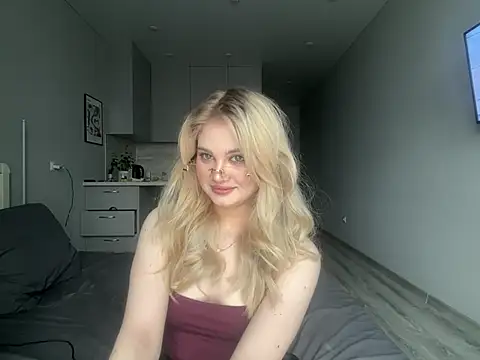 Snapshot of kirtova_ chatting on May 4, 2026, 11:13 am kirtova online show from May 4, 2026, 11:13 am