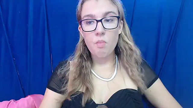 Snapshot of Yennyloves chatting on June 19, 2026, 11:27 am Yennyloves online show from June 19, 2026, 11:27 am