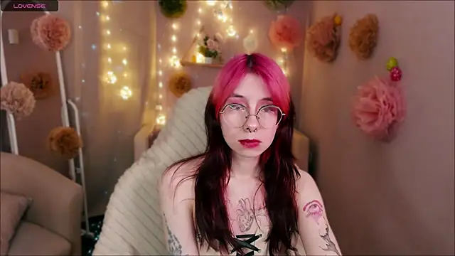 Alice Nyx online show from April 9, 2026, 8:37 pm