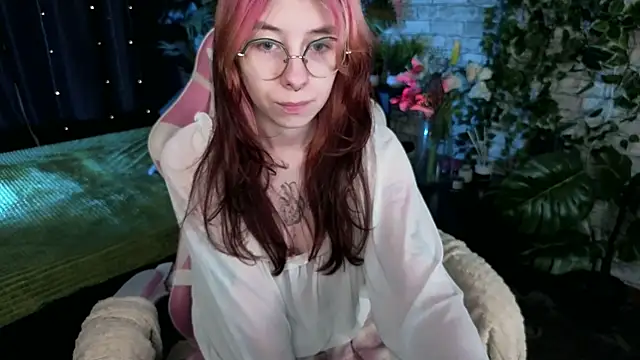 Snapshot of Alice_Nyx chatting on July 6, 2026, 8:22 pm Alice Nyx online show from July 6, 2026, 8:22 pm
