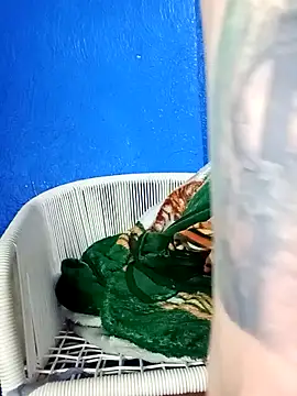 Snapshot of eroos_twink chatting on December 4, 2025, 1:04 am eroos twink online show from December 4, 2025, 1:04 am