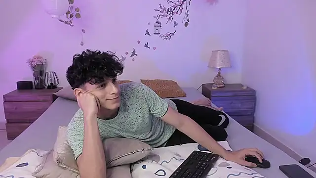 Snapshot of Alazbel8 chatting on June 1, 2026, 7:57 pm Alazbel8 online show from June 1, 2026, 7:57 pm