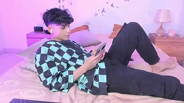 Snapshot of Alazbel8 chatting on May 25, 2026, 5:55 pm Alazbel8 online show from May 25, 2026, 5:55 pm