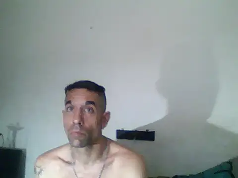 Snapshot of Morenazoojazos38 chatting on May 4, 2026, 12:47 am Morenazoojazos38 online show from May 4, 2026, 12:47 am