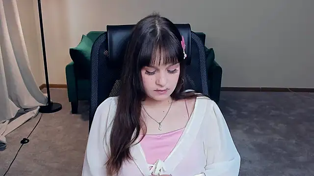 TeressaVeiga online show from April 8, 2026, 8:27 am