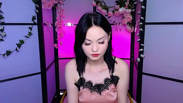 LilySparkls online show from June 3, 2026, 1:45 pm