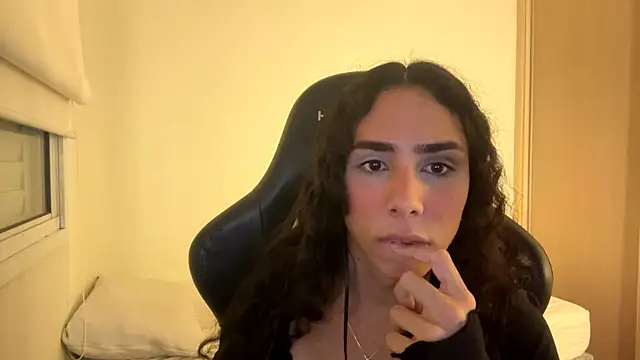 TakakoAthan online show from April 17, 2026, 11:07 pm