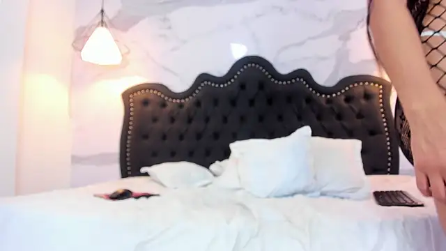 foxi cameron online show from April 16, 2026, 2:40 pm