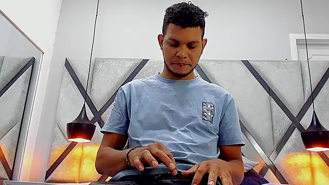 NohaBrooks online show from April 14, 2026, 12:43 pm