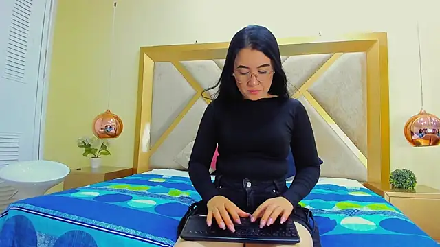 ChloeAshdord online show from April 12, 2026, 12:19 pm