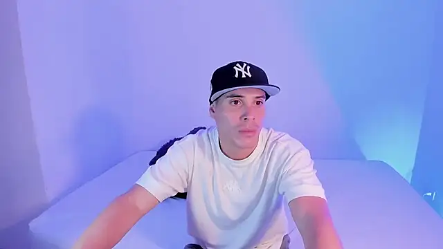 Axel  fierro online show from April 6, 2026, 7:48 pm