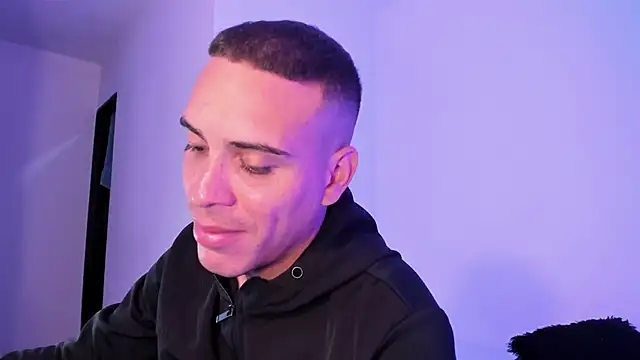 Axel  fierro online show from April 11, 2026, 7:50 pm