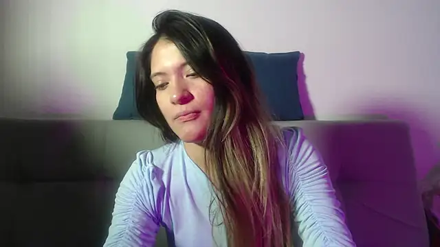 hannajonnes1 online show from April 15, 2026, 1:00 am